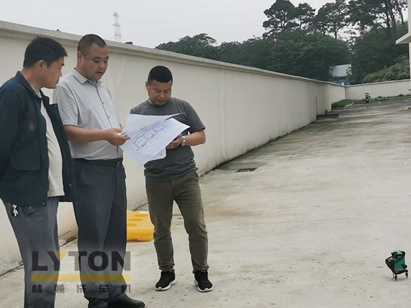 某客户成功引入林顿电脑洗车机，并于现场完成设备与地基的精准对接沟通